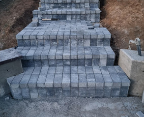 Trinkelių klojimas, bortai, tvoros, apželdinimas - Laiptai iš trinkelių - 3 Laiptai iš trinkelių - Trinkelių klojimas, bortai, tvoros, apželdinimas - 3