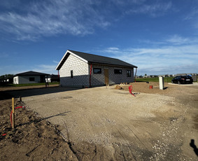 Trinkelių pagrindo paruošimas - Trinkelių klojimas, polių gręžimas, tvorų montavimas - 2