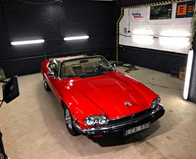 Raudono klasikinio Jaguar Xjs V12 nuoma be vairuotojo - Renginiai, šventės - 1 Renginiai, šventės - Raudono klasikinio Jaguar Xjs V12 nuoma be vairuotojo - 1