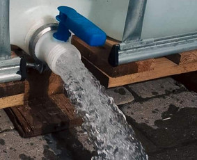 Vandens atvežimas statyboms baseinams šuliniams. / 1000L talpos ibc konteineriai atveža vandenį / Darbų pavyzdys ID 3931558