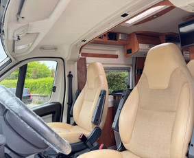 Kemperių nuoma kelionėms be rūpesčių! - Keleiviniai mikroautobusai - 3 Keleiviniai mikroautobusai - Kemperių nuoma kelionėms be rūpesčių! - 3