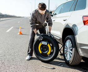 Techninė pagalba kelyje visoje Lietuvoje - Automobilio rato keitimas - 1 Automobilio rato keitimas - Techninė pagalba kelyje visoje Lietuvoje - 1