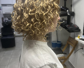 Kirpyklos, kirpėjai, stilistai - Plaukų bio garbanojimas - 1