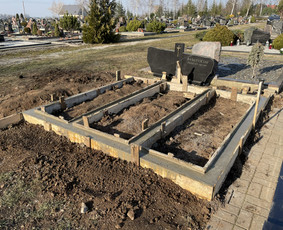 Paslaugos kapinėse – kokybiškai ir už protingą kainą - Kapavietės pamatų betonavimas - 4 Kapavietės pamatų betonavimas - Paslaugos kapinėse – kokybiškai ir už protingą kainą - 4