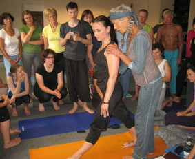 Joga-sąmoningo judesio praktika. Gyvai / online / įmonėms / RomaYoga | Judesio specialistė / Darbų pavyzdys ID 3946012