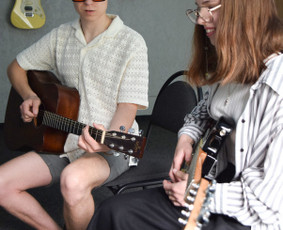 Privati Muzikos Mokykla Visos Stygos Justiniškėse - Gitaros pamokos - 3 Gitaros pamokos - Privati Muzikos Mokykla Visos Stygos Justiniškėse - 3