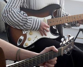 Privati Muzikos Mokykla Visos Stygos Justiniškėse - Gitaros pamokos - 2 Gitaros pamokos - Privati Muzikos Mokykla Visos Stygos Justiniškėse - 2