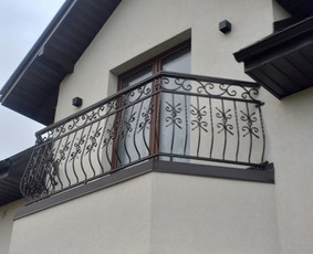 Kalviški gaminiai Tvoros Vartai Stumdomi turėklai stogeliai - Balkonų turėklai - 3 Balkonų turėklai - Kalviški gaminiai Tvoros Vartai Stumdomi turėklai stogeliai - 3