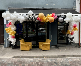 Vitrinų dekoravimas - &Scaron;venčių, dekoravimas: Foto sienelės, gėlės, balionai - 3