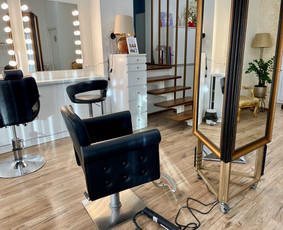 Moteriški ir vyriški kirpimai/plaukų dažymai ir sušukavimai - Kirpyklos, kirpėjai, stilistai - 4 Kirpyklos, kirpėjai, stilistai - Moteriški ir vyriški kirpimai/plaukų dažymai ir sušukavimai - 4