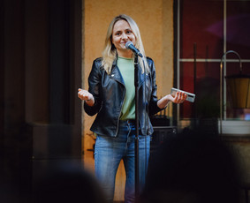 Komunikacijos, viešo kalbėjimo ir komandos formavimo lektorė - Seminarų vedimas - 4 Seminarų vedimas - Komunikacijos, viešo kalbėjimo ir komandos formavimo lektorė - 4