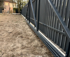 Kamado stalai,metalinės stoginės,tvoros-vartai/varteliai / Renmetra / Darbų pavyzdys ID 3983293