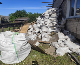 Šiukšlių išvežimas - Perkraustymas krovinių pervežimas šiukšlių baldų išvežimas - 1
