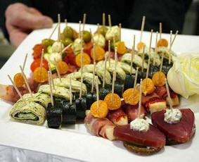 Vieno kąsnio sumu&scaron;tiniai - Kregždutės asorti vienakąsniai, užkandėlės 2026 - 2