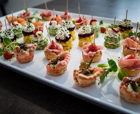 Vieno kąsnio sumu&scaron;tiniai - Kregždutės asorti vienakąsniai, užkandėlės 2026 - 1