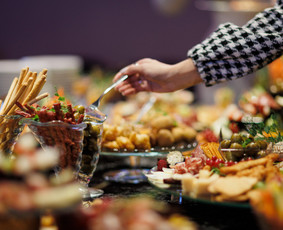 Banketų ir fur&scaron;etų ruo&scaron;imas - Maistas &Scaron;ventėms ir patalpos &Scaron;ventėms, svečių pasitikimas - 1