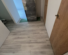 Laminato, Vinilo ir kitų dangų įrengimas. / Grindų meistrai / Darbų pavyzdys ID 4011391