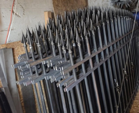 Tvoros, vartai, trinkelės, virinimo darbai, terasos. - Metalinės tvoros - 1 Metalinės tvoros - Tvoros, vartai, trinkelės, virinimo darbai, terasos. - 1