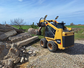 Statybos, apdaila - Bobcat-cat Sklypų lyginimas darbas su hidrauliniu plaktuku - 4