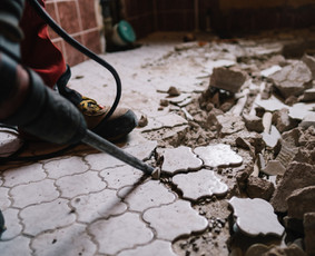 Plytelių demontavimas - Patikima griovimo komanda su patirtimi – Struxo Group - 1