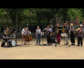 Bosinės gitaros / kontraboso pamokos Kaune ir Vilniuje - Privačios muzikos pamokos - 1 Privačios muzikos pamokos - Bosinės gitaros / kontraboso pamokos Kaune ir Vilniuje - 1