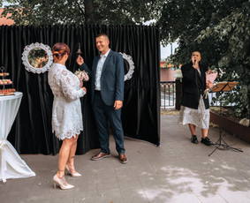 Personažai vaikams ir suaugusiems. Gyva šampano siena / Dovile Babianskaite / Darbų pavyzdys ID 4044949