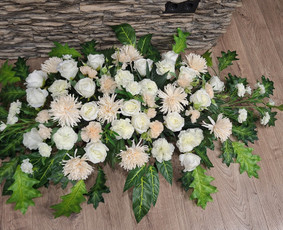 Dirbtinių gėlių kompozijos, loterijos bilietų puokštės - Kompozicijos iš dirbtinių gėlių - 2 Kompozicijos iš dirbtinių gėlių - Dirbtinių gėlių kompozijos, loterijos bilietų puokštės - 2