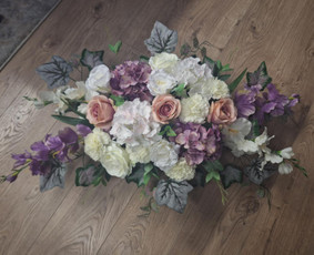 Dirbtinių gėlių kompozijos, loterijos bilietų puokštės - Kompozicijos iš dirbtinių gėlių - 1 Kompozicijos iš dirbtinių gėlių - Dirbtinių gėlių kompozijos, loterijos bilietų puokštės - 1