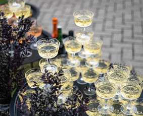 Minimalistinis ir elegantiškas šampano staliukas - Įvairios paslaugos vestuvėms - 4 Įvairios paslaugos vestuvėms - Minimalistinis ir elegantiškas šampano staliukas - 4