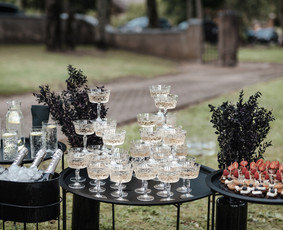 Minimalistinis ir elegantiškas šampano staliukas - Įvairios paslaugos vestuvėms - 2 Įvairios paslaugos vestuvėms - Minimalistinis ir elegantiškas šampano staliukas - 2