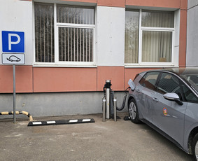 Saules elektriniu ir ikrovimo stoteliu montavimas - Elektromobilių įkrovimo stotelės - 1 Elektromobilių įkrovimo stotelės - Saules elektriniu ir ikrovimo stoteliu montavimas - 1