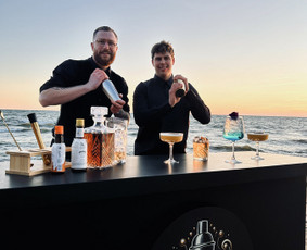 Amber Shake - Mobilus baras Jūsų šventei - Barmenai, gėrimai renginiams - 1 Barmenai, gėrimai renginiams - Amber Shake - Mobilus baras Jūsų šventei - 1