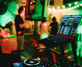 Dj paslaugos (grotuvai, garsas, šviesos), Reivo ekskursijos - Djs - 1 Djs - Dj paslaugos (grotuvai, garsas, šviesos), Reivo ekskursijos - 1
