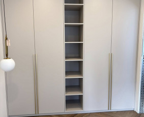 🔨Dar vienas įgyvendintas projektas - moderni, funkcionali ir stilinga virtuvė bei spinta!
Visi baldai gaminti pagal individualų užsakymą, nuo idėjos iki pilno įrengimo.👷‍♂️