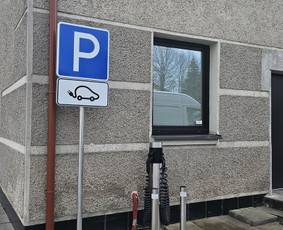 Saules elektriniu ir ikrovimo stoteliu montavimas - Elektromobilių įkrovimo stotelės - 2 Elektromobilių įkrovimo stotelės - Saules elektriniu ir ikrovimo stoteliu montavimas - 2