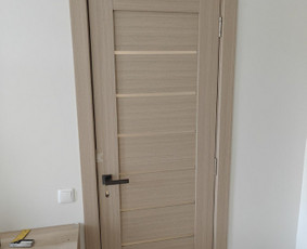 Vidaus apdailos darbai - Vidaus durų, grindjuosčių ir roletų montavimas - 1