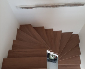 Pakopos, palangės ir stalviršiai iš uosio bei ąžuolo skydų - Laiptų montavimas - 4 Laiptų montavimas - Pakopos, palangės ir stalviršiai iš uosio bei ąžuolo skydų - 4