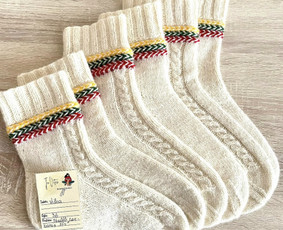 Virbalais megztos vilnonės kojinės( dažyta augalais) - Mezgėjos - 1 Mezgėjos - Virbalais megztos vilnonės kojinės( dažyta augalais) - 1
