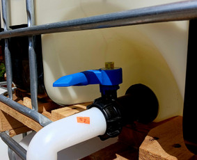 Vandens atvežimas sodyboms statyboms šuliniams. / 1000L talpos ibc konteineriai atveža vandenį / Darbų pavyzdys ID 4090377