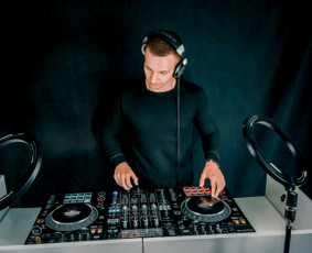 Dj paslaugos kartu su garso bei apšvietimo įranga - Renginiai, šventės - 1 Renginiai, šventės - Dj paslaugos kartu su garso bei apšvietimo įranga - 1