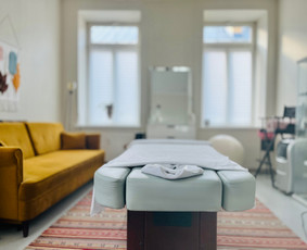 Revive Your Body / Refresh Your Mind / Massage therapist on call / Darbų pavyzdys ID 4096407