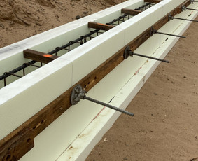 Polinių pamatų įrengimas, rostverko betonavimo darbai - Juostiniai pamatai - 2 Juostiniai pamatai - Polinių pamatų įrengimas, rostverko betonavimo darbai - 2