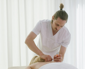 Revive Your Body / Refresh Your Mind / Massage therapist on call / Darbų pavyzdys ID 4102905