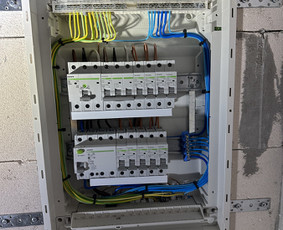 Elektros instaliacijos darbai ir gedimų šalinimas - Buitinės paslaugos - 1 Buitinės paslaugos - Elektros instaliacijos darbai ir gedimų šalinimas - 1