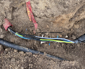 Profesionalūs elektros darbai ir sprendimai - Skubus elektriko iškvietimas - 1 Skubus elektriko iškvietimas - Profesionalūs elektros darbai ir sprendimai - 1