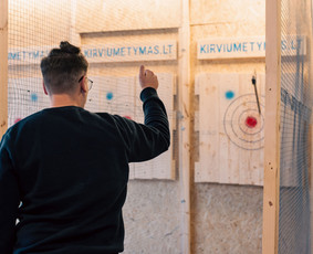 Kirvių Mėtymas Su Instruktažu! - Ekstremalios pramogos - 3 Ekstremalios pramogos - Kirvių Mėtymas Su Instruktažu! - 3