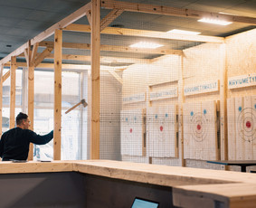 Kirvių Mėtymas Su Instruktažu! - Ekstremalios pramogos - 1 Ekstremalios pramogos - Kirvių Mėtymas Su Instruktažu! - 1