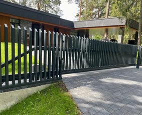 Kiemo vartai, tvoros ir varteliai - Stumdomų vartų gamyba - 1 Stumdomų vartų gamyba - Kiemo vartai, tvoros ir varteliai - 1