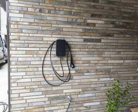 Saulės elektrinių montavimas bei įrangos pardavimai - Elektromobilių įkrovimo stotelės - 1 Elektromobilių įkrovimo stotelės - Saulės elektrinių montavimas bei įrangos pardavimai - 1