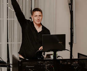Dj paslaugos / Garso ir apšvietimo įranga - Djs - 1 Djs - Dj paslaugos / Garso ir apšvietimo įranga - 1